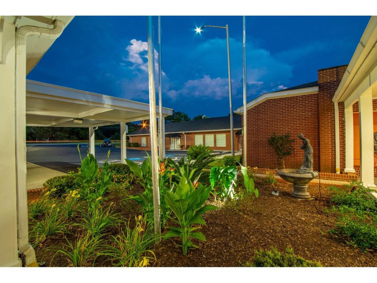 Winton Inn & Suites Barnwell 外观 照片