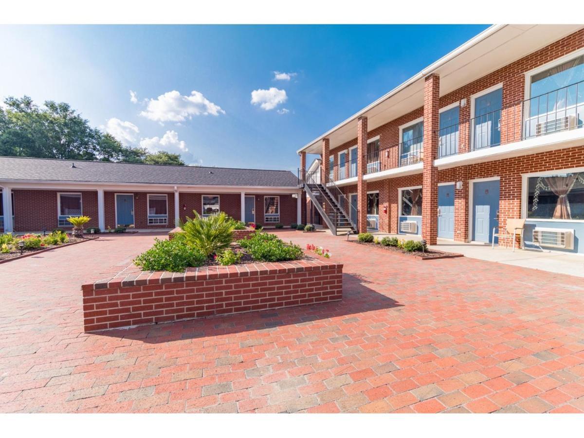 Winton Inn & Suites Barnwell 外观 照片