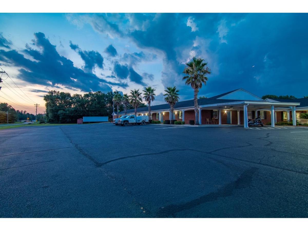 Winton Inn & Suites Barnwell 外观 照片