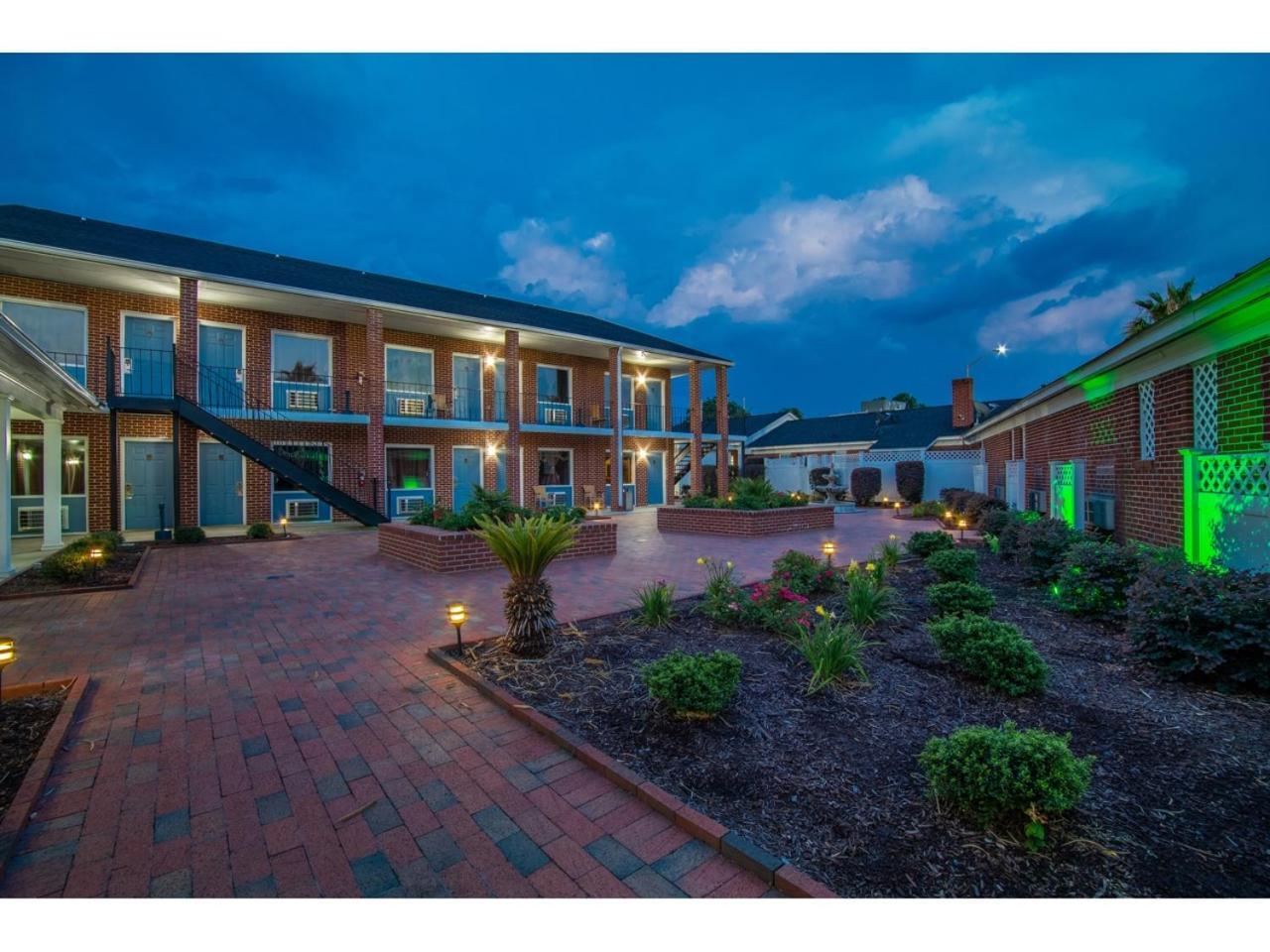 Winton Inn & Suites Barnwell 外观 照片